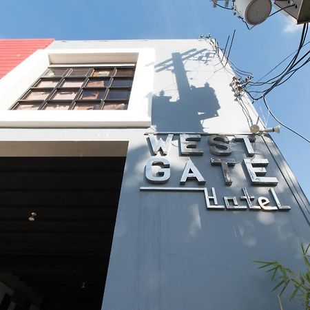 Westgate Hotel Laoag Extérieur photo