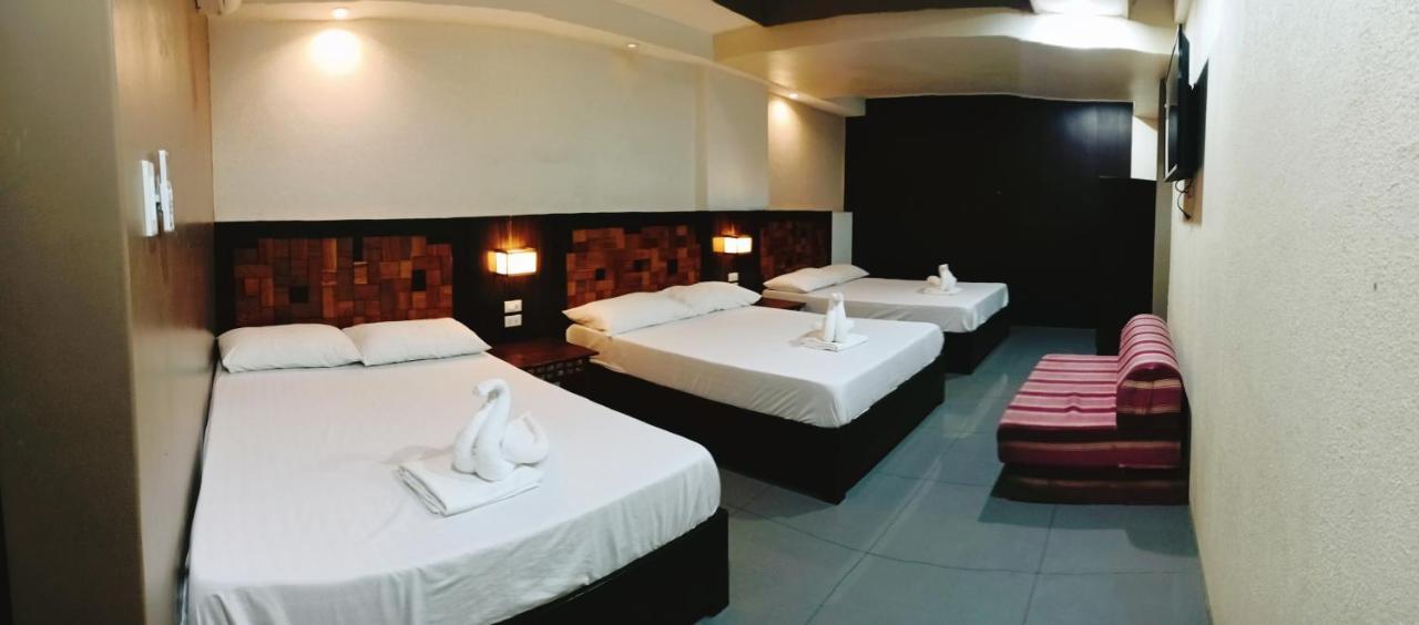 Westgate Hotel Laoag Extérieur photo