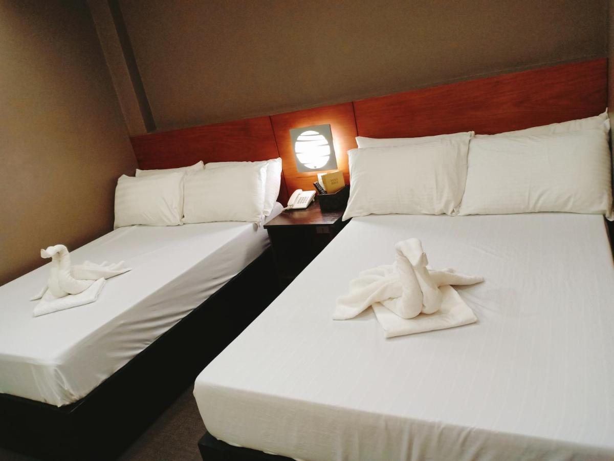 Westgate Hotel Laoag Extérieur photo