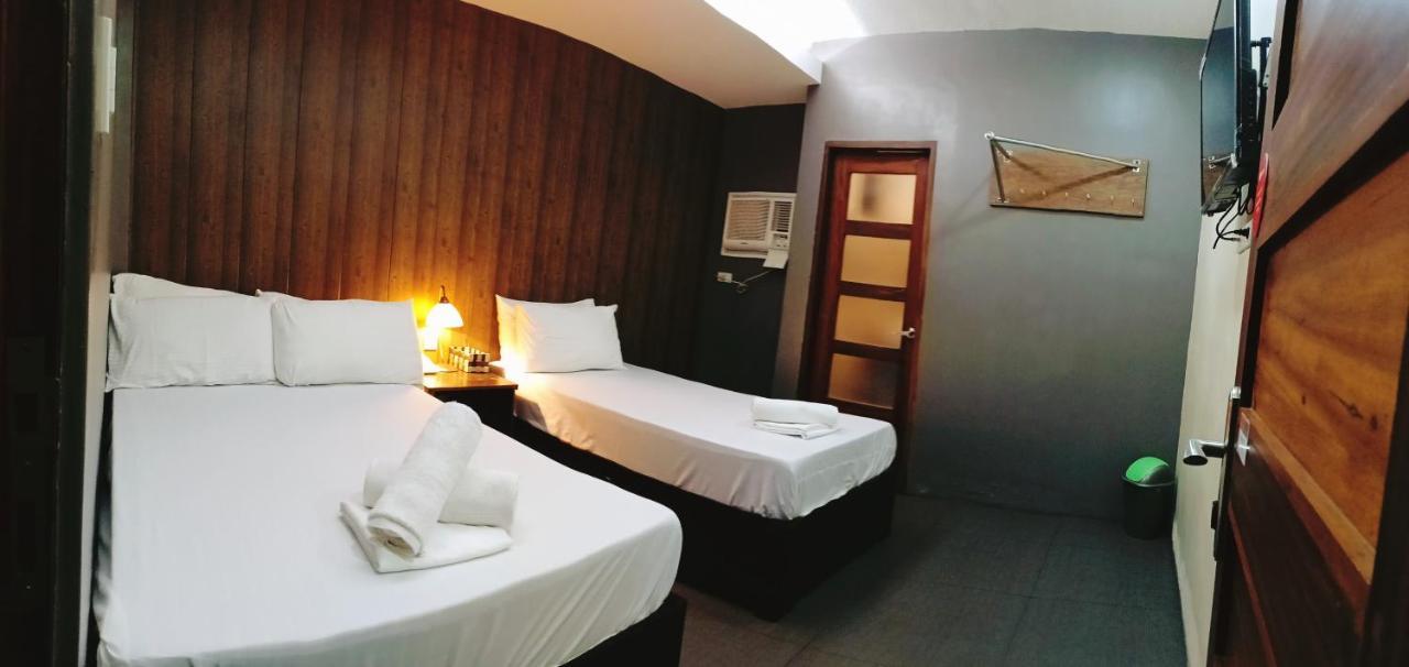 Westgate Hotel Laoag Extérieur photo