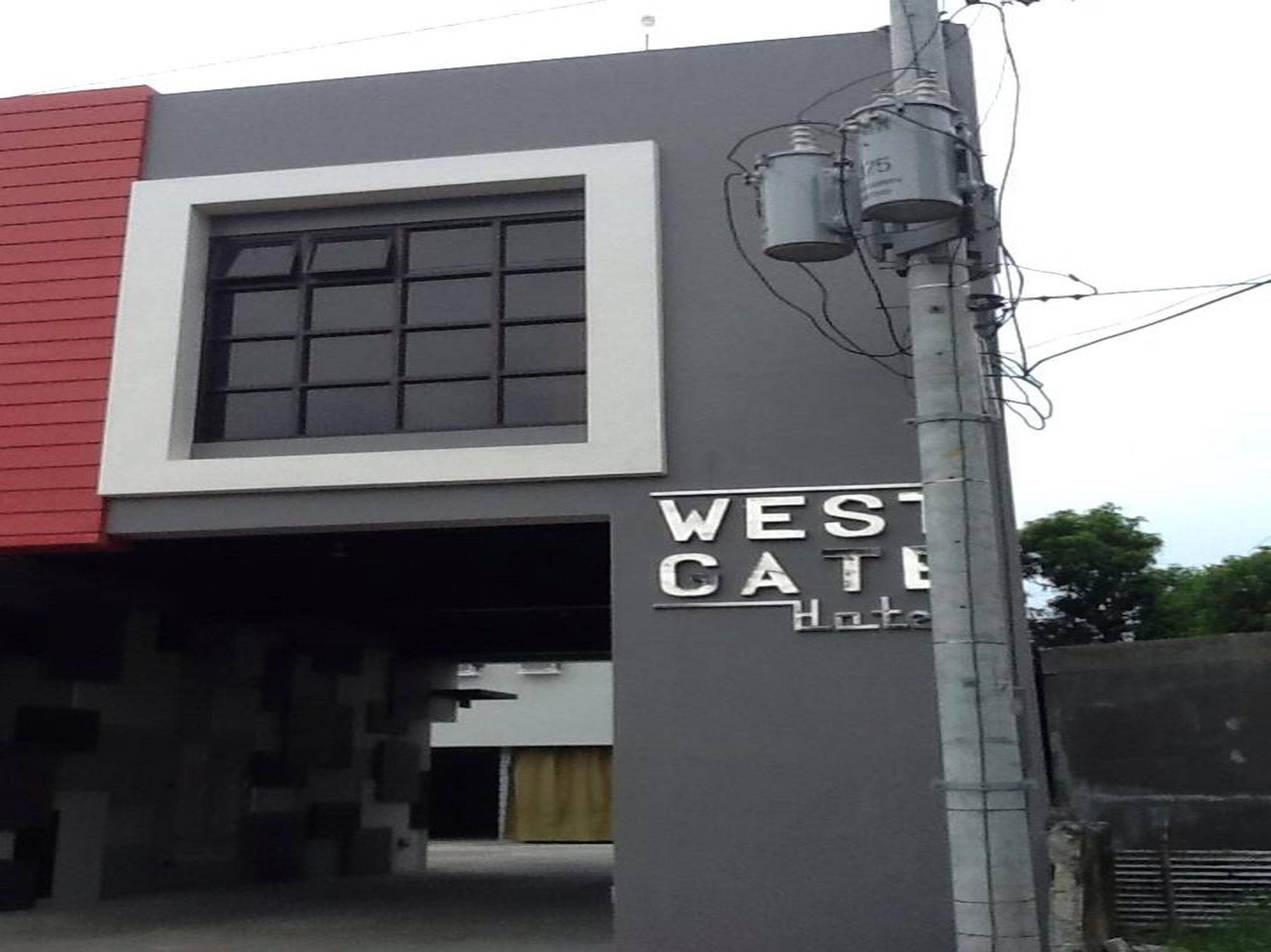 Westgate Hotel Laoag Extérieur photo