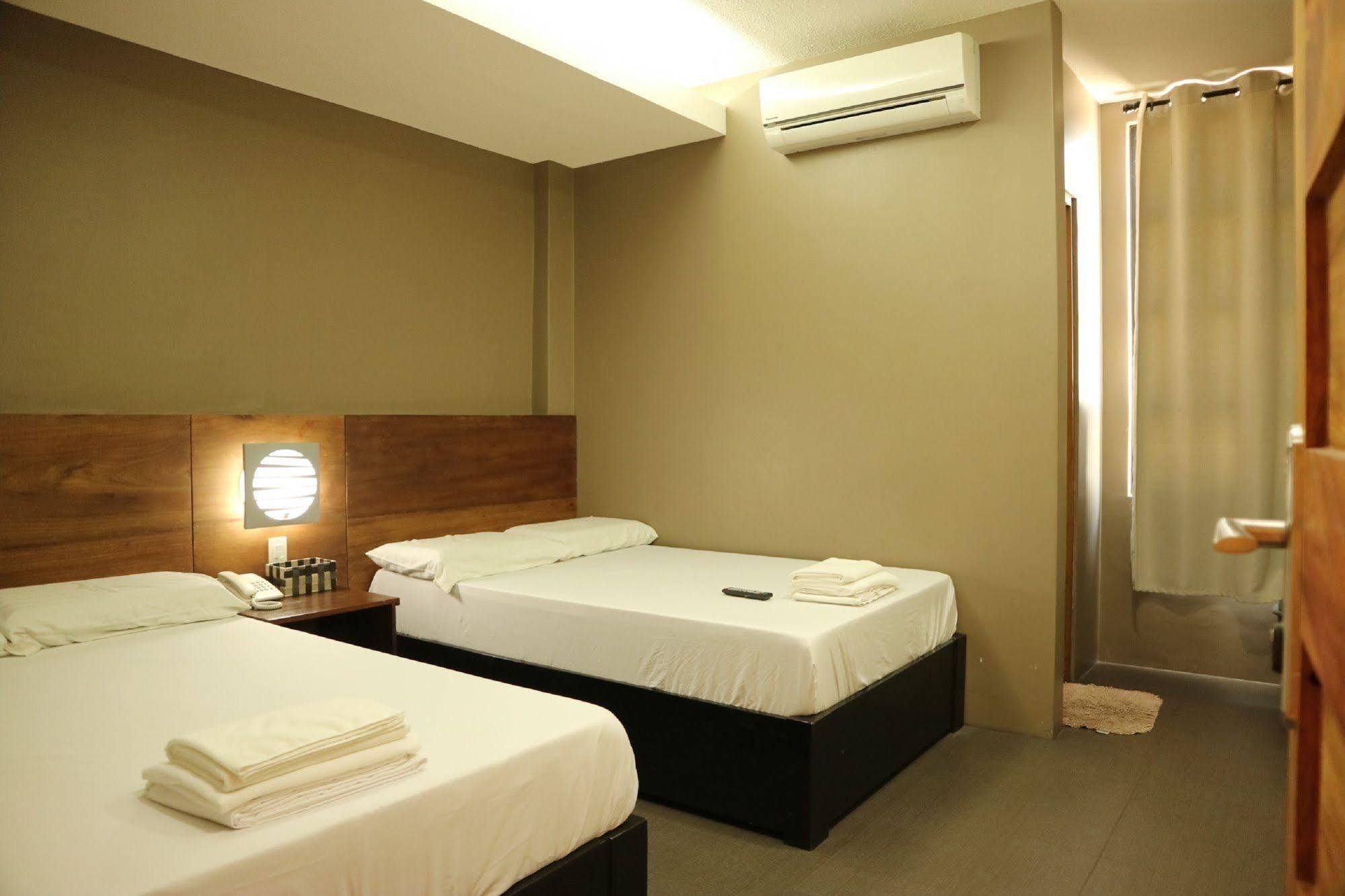 Westgate Hotel Laoag Extérieur photo