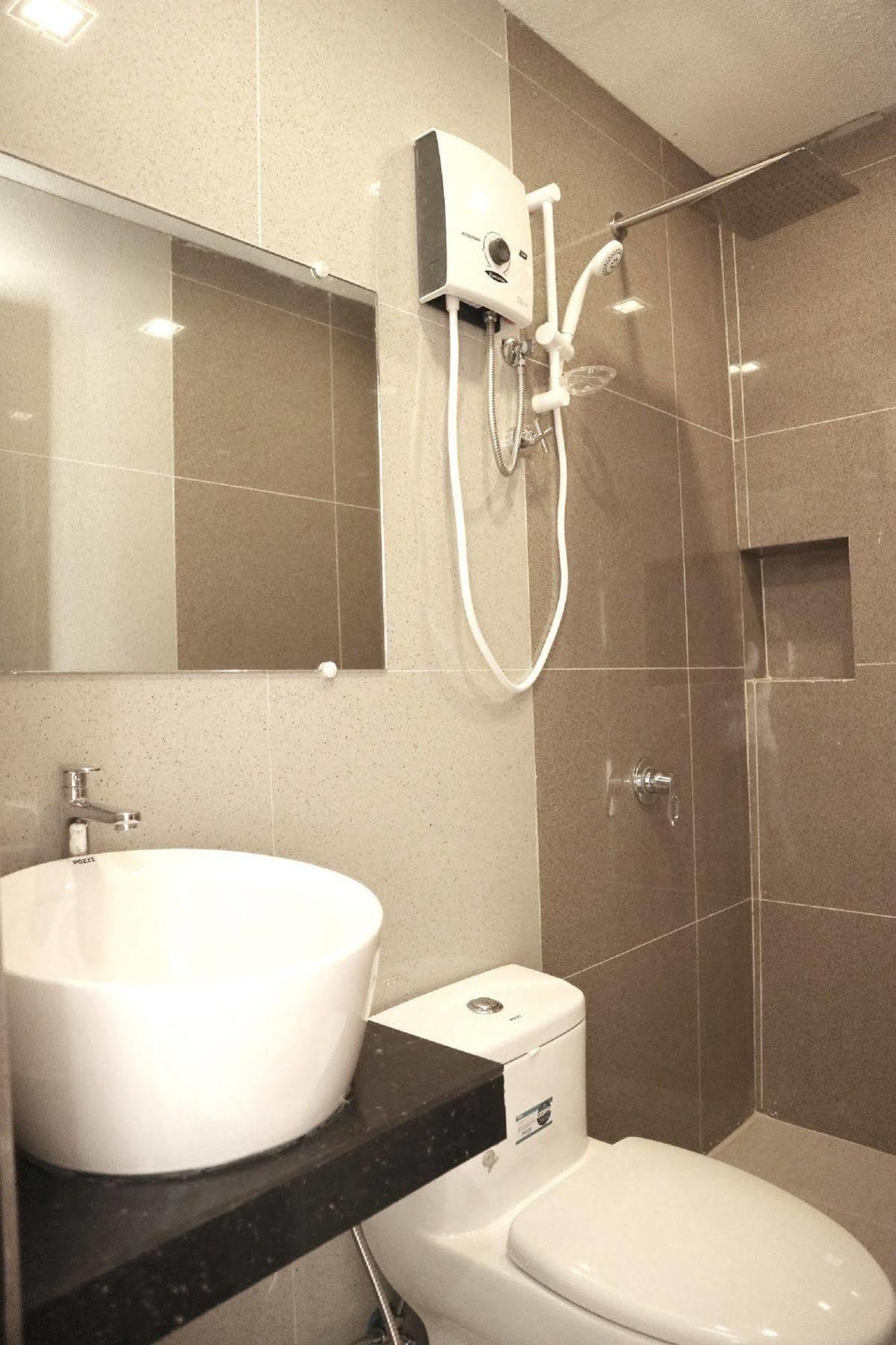 Westgate Hotel Laoag Extérieur photo