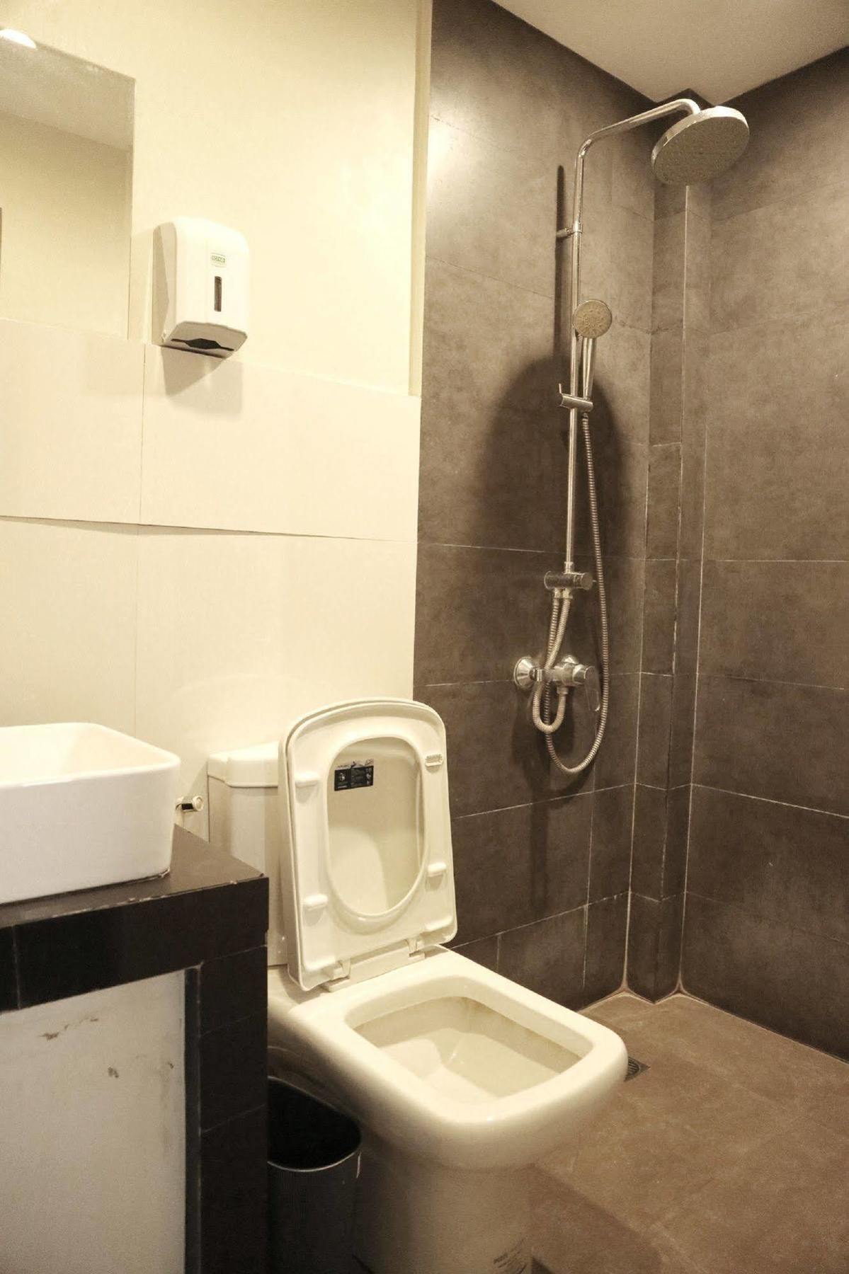 Westgate Hotel Laoag Extérieur photo