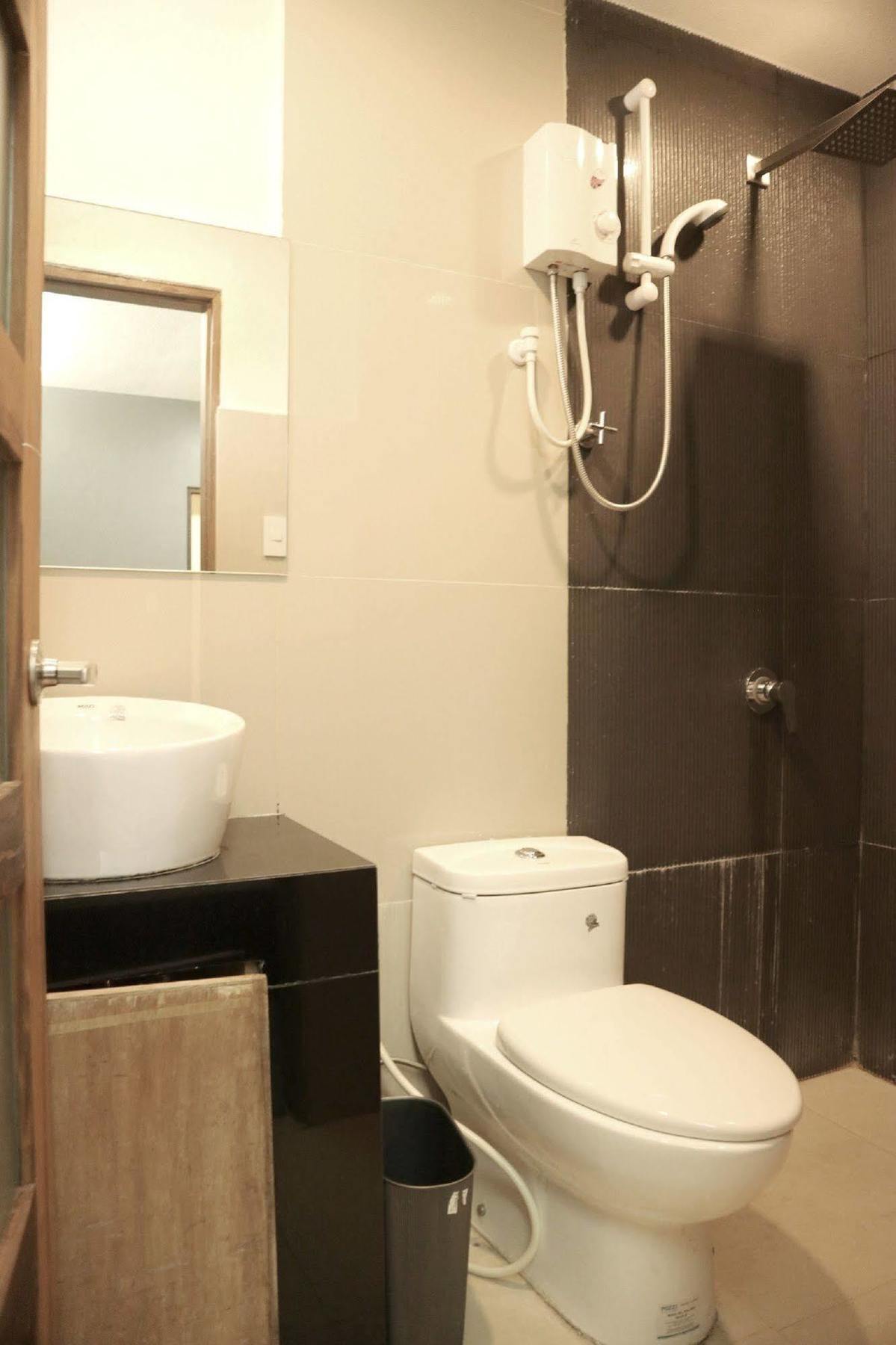 Westgate Hotel Laoag Extérieur photo