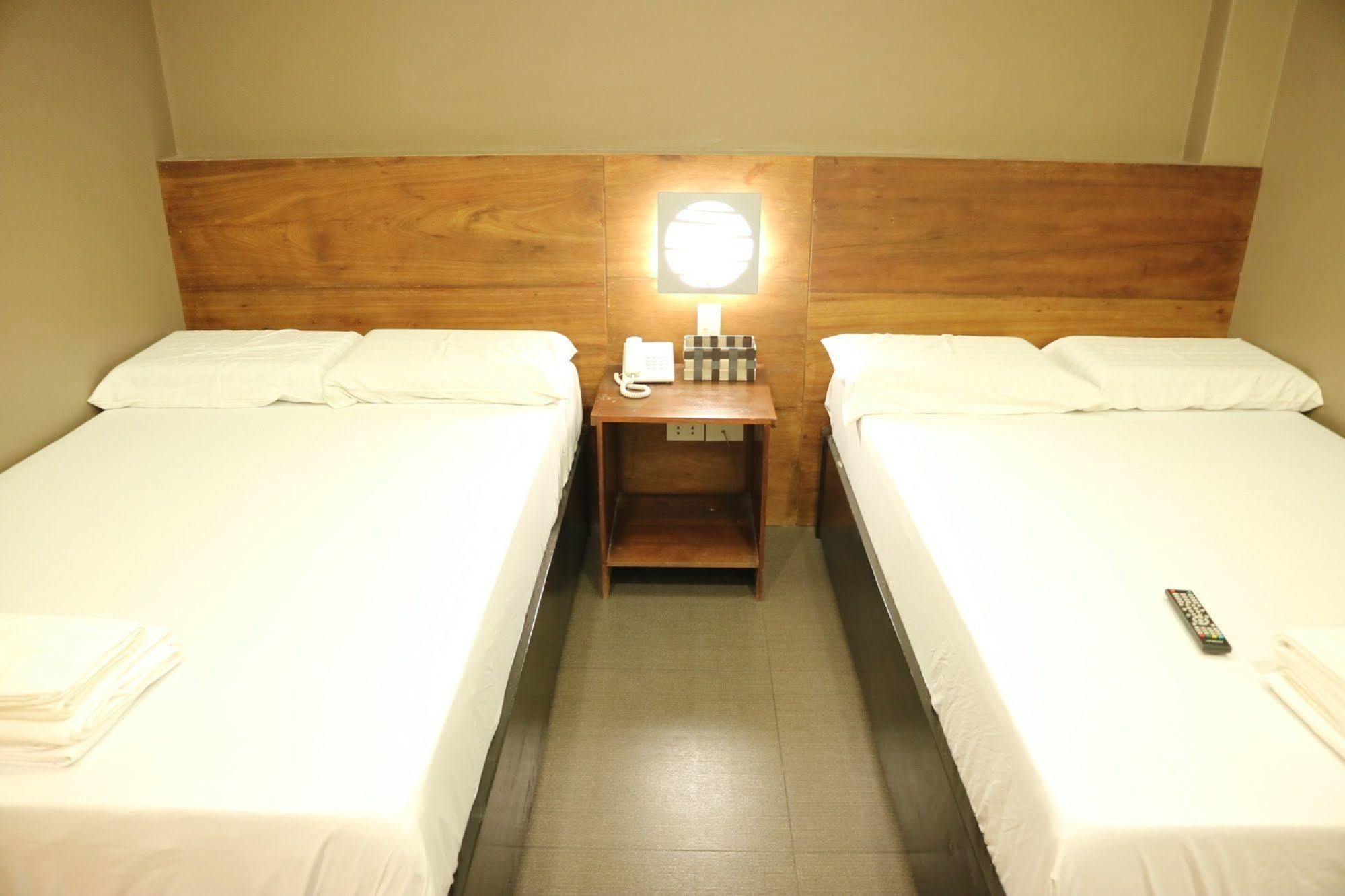 Westgate Hotel Laoag Extérieur photo