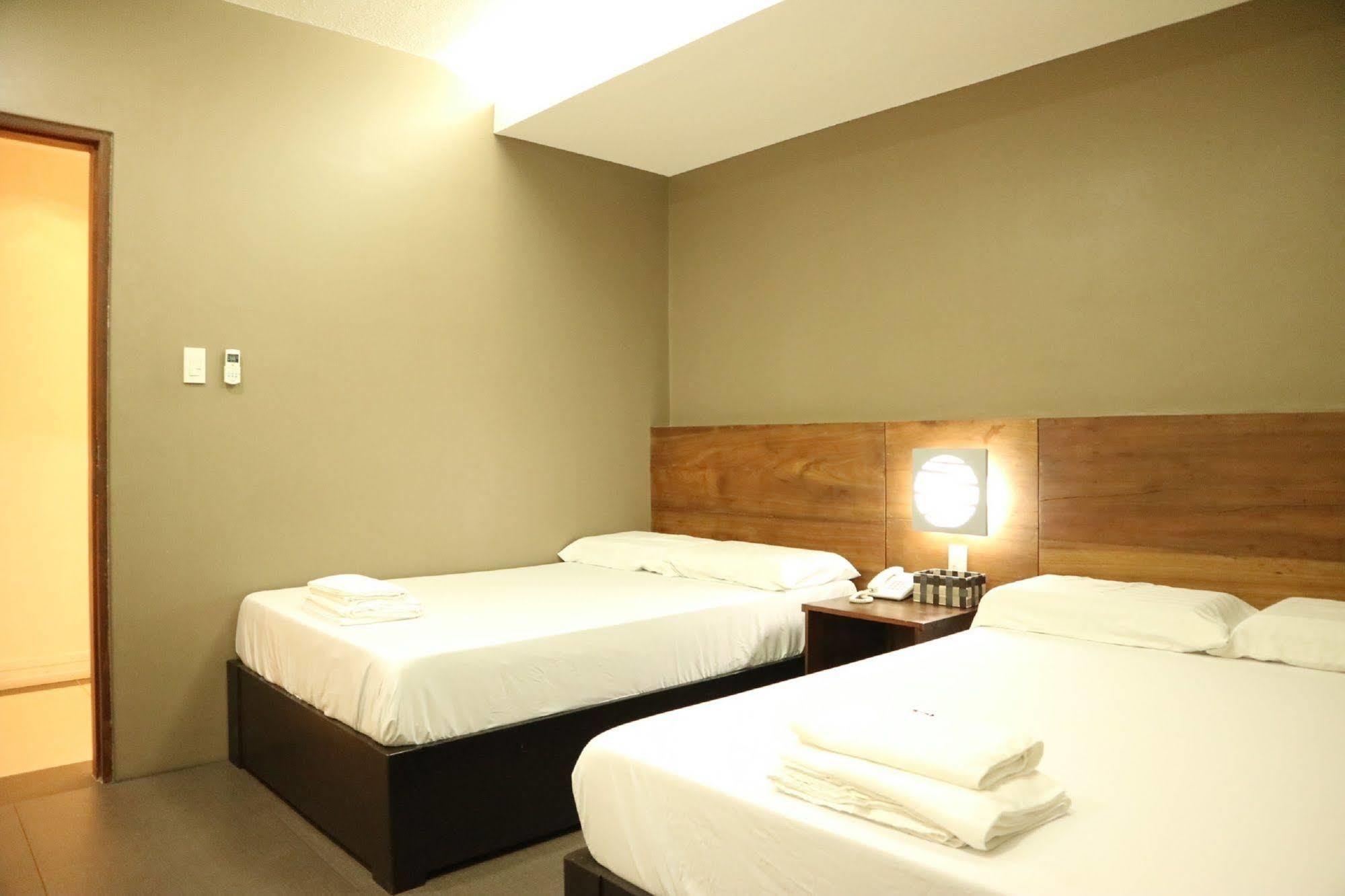 Westgate Hotel Laoag Extérieur photo