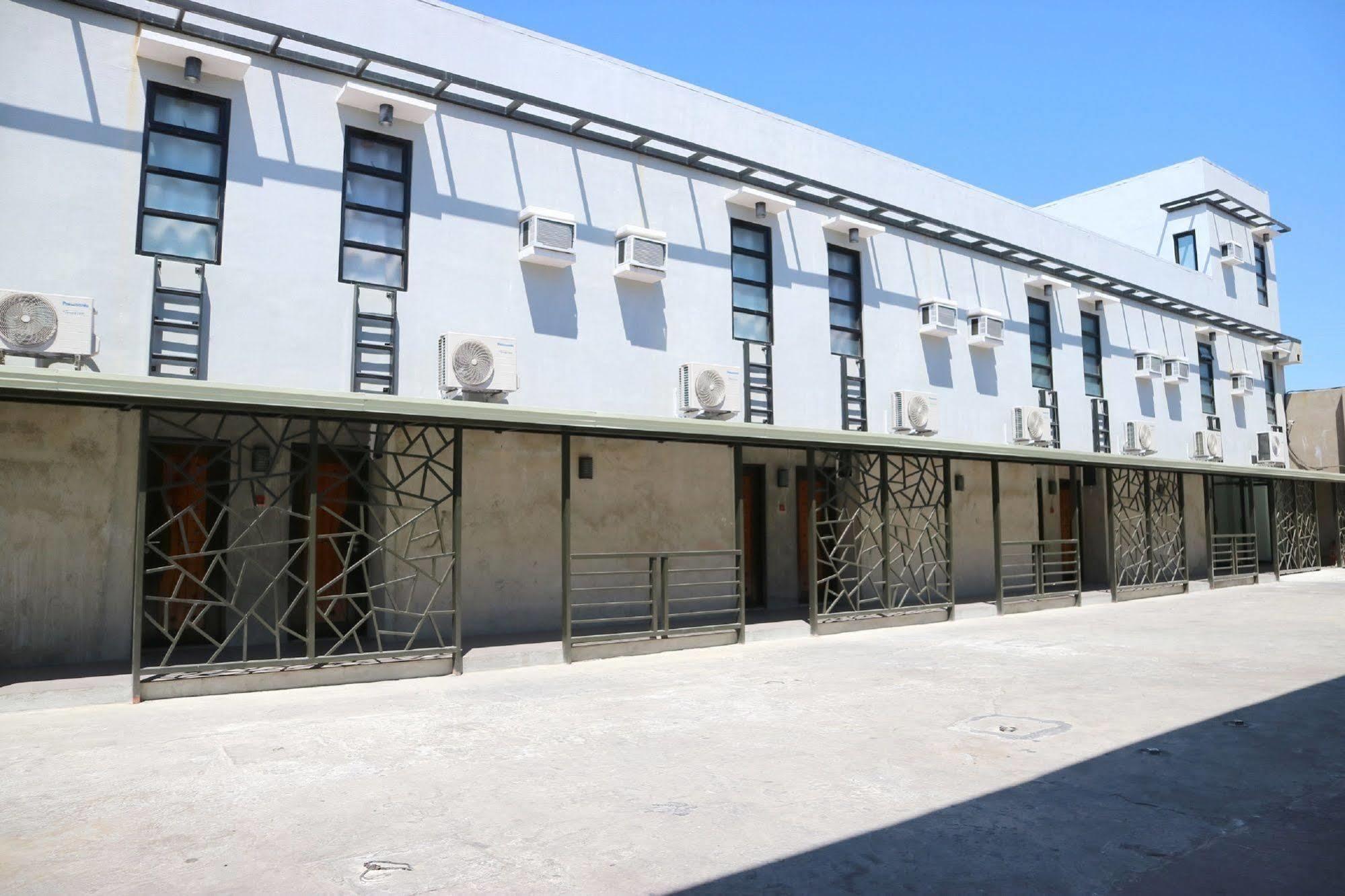 Westgate Hotel Laoag Extérieur photo