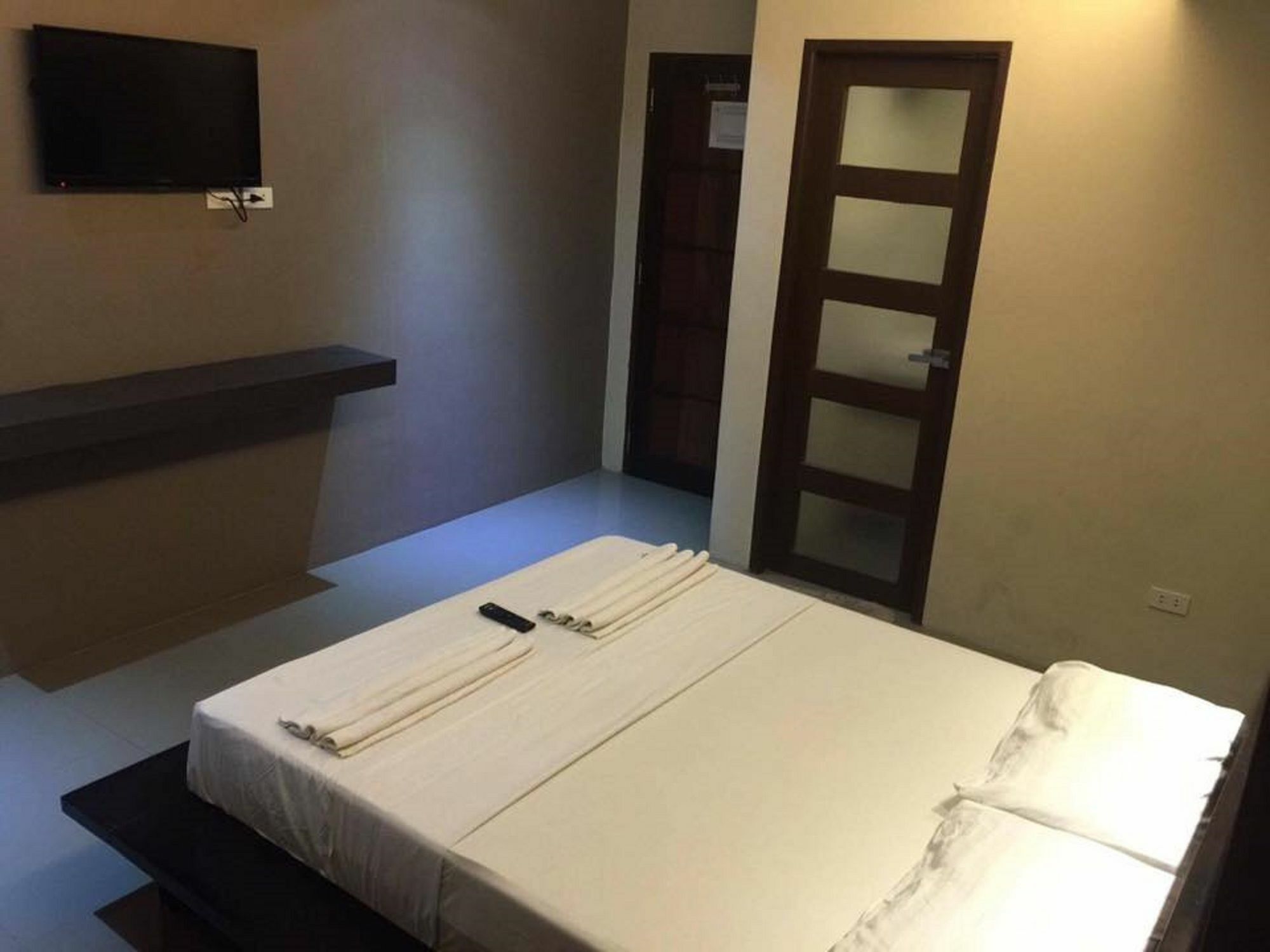 Westgate Hotel Laoag Extérieur photo