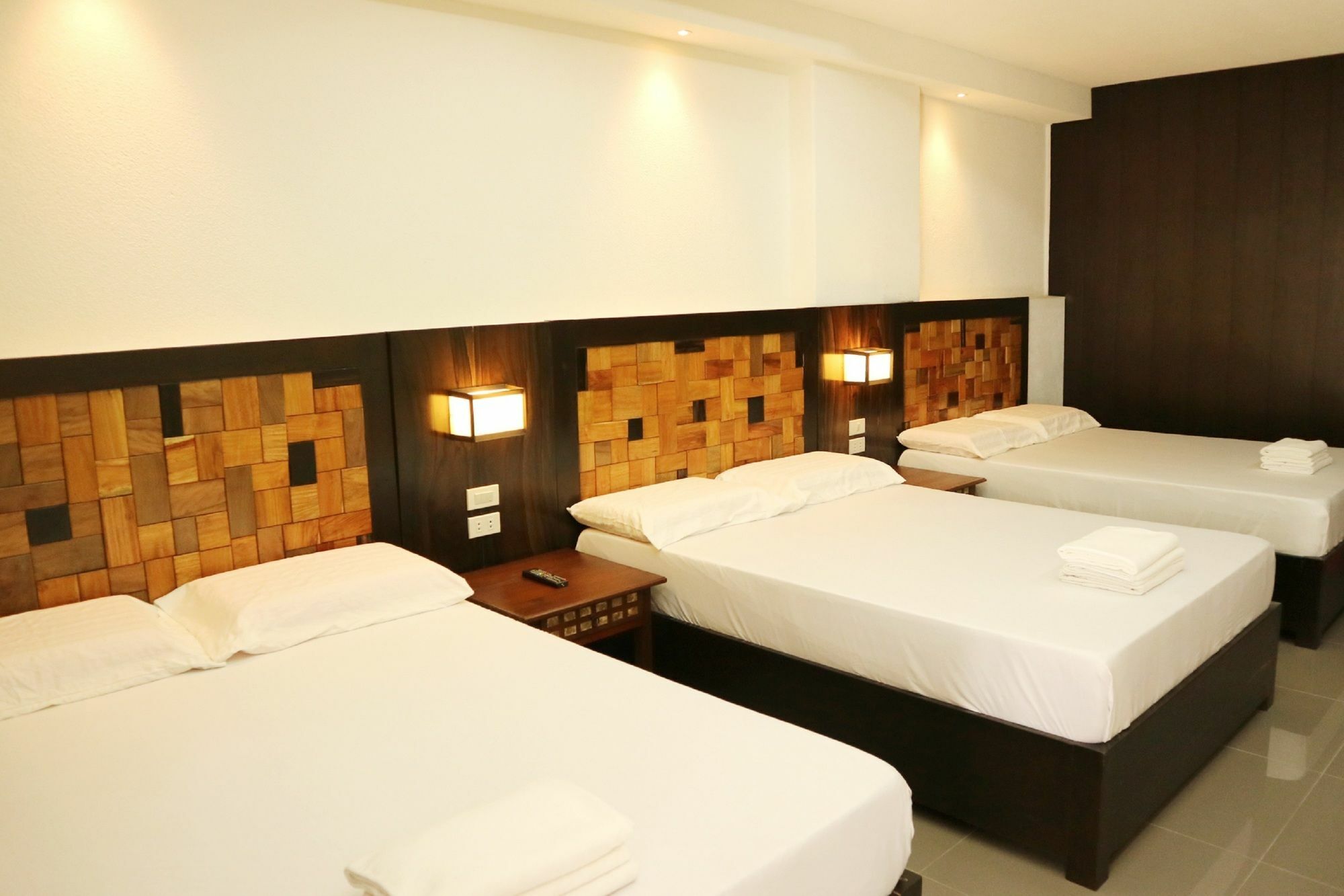 Westgate Hotel Laoag Extérieur photo