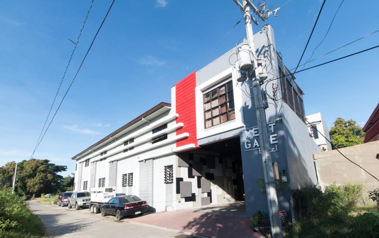 Westgate Hotel Laoag Extérieur photo