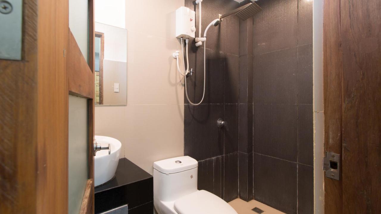 Westgate Hotel Laoag Extérieur photo